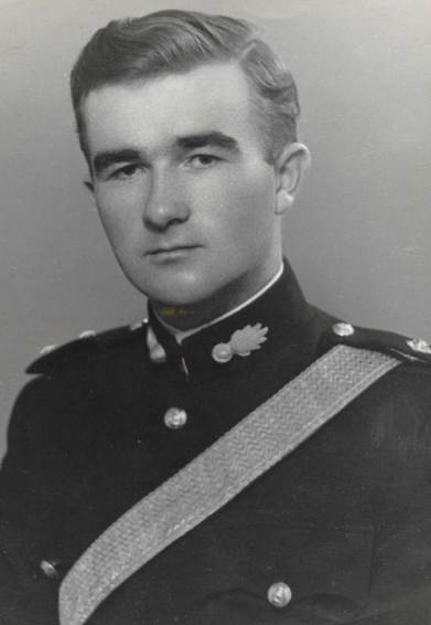 A vintage photo of a person in a suit and tie

Description automatically generated