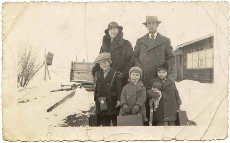 A group of people posing for a photo in the snow

Description automatically generated with medium confidence