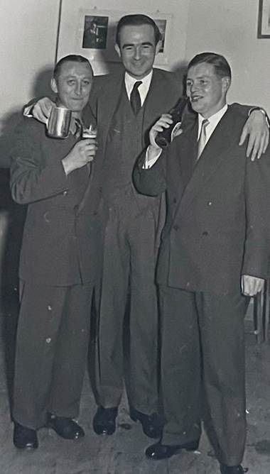 A group of men posing for a picture

Description automatically generated with medium confidence