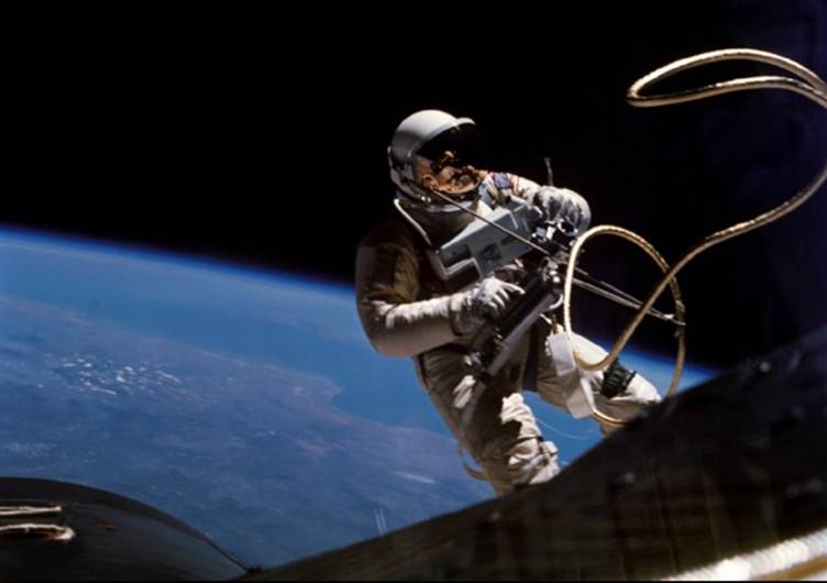 An astronaut in space with a machine

Description automatically generated