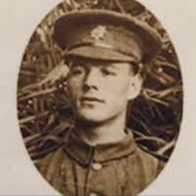 A person in a uniform

Description automatically generated