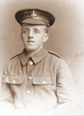 A person in a military uniform

Description automatically generated