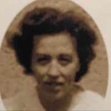 A close-up of a person

Description automatically generated
