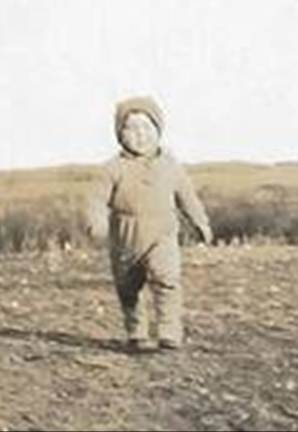 A person standing in a field

Description automatically generated with low confidence