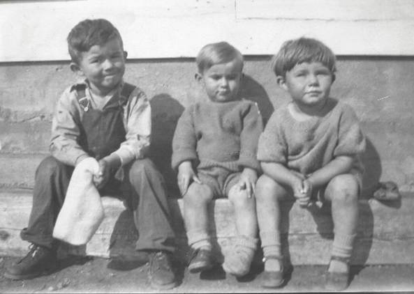 A vintage photo of a group of people posing for the camera

Description automatically generated