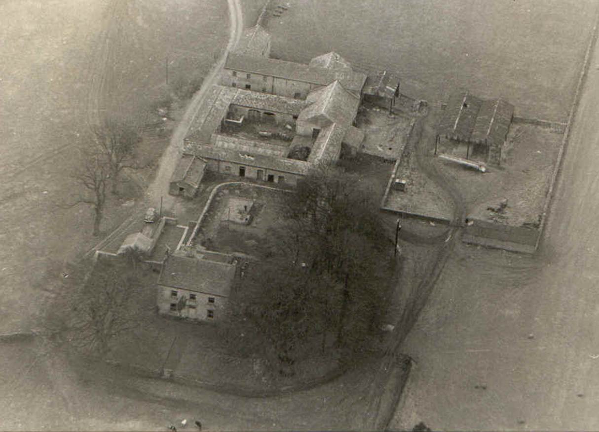 An aerial view of a building

Description automatically generated