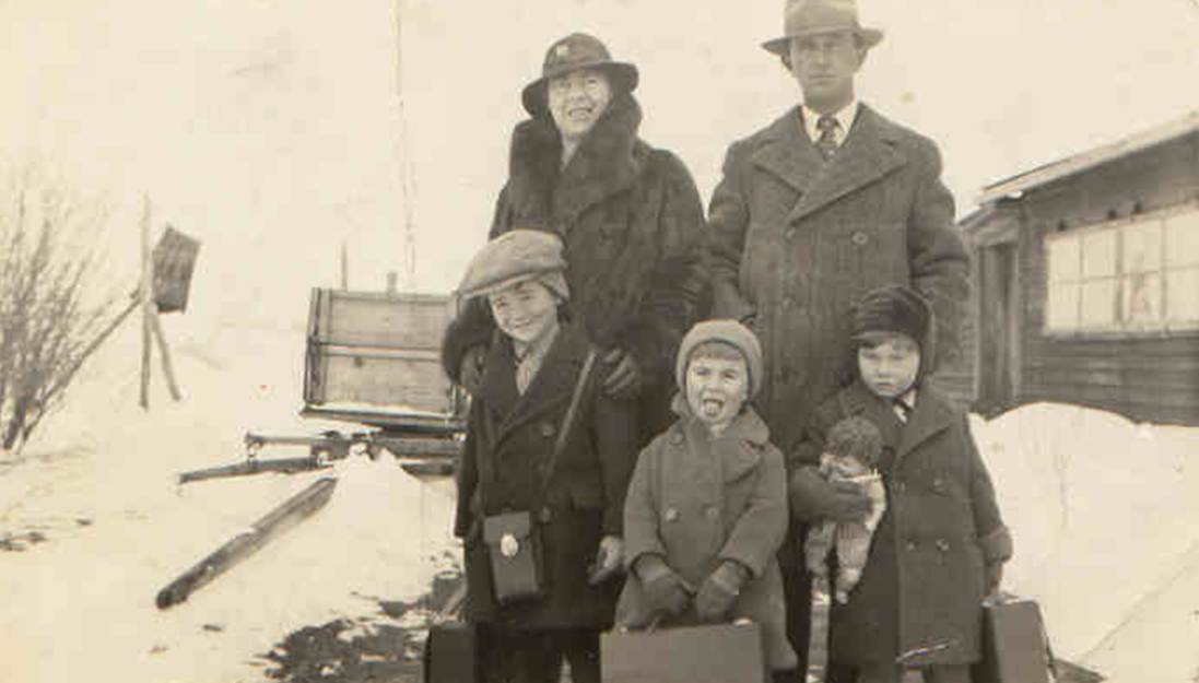 A group of people posing for a photo in the snow
Description automatically generated with medium confidence