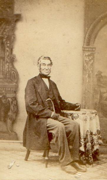 A person in a suit sitting on a chair
AI-generated content may be incorrect.